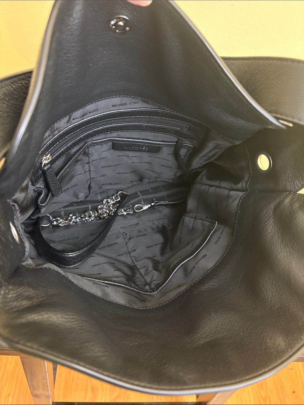 Michael Kors Astor Large Black Leather Studded Slouchy Relaxed Hobo Shoulder Bag - Picture 15 of 16
